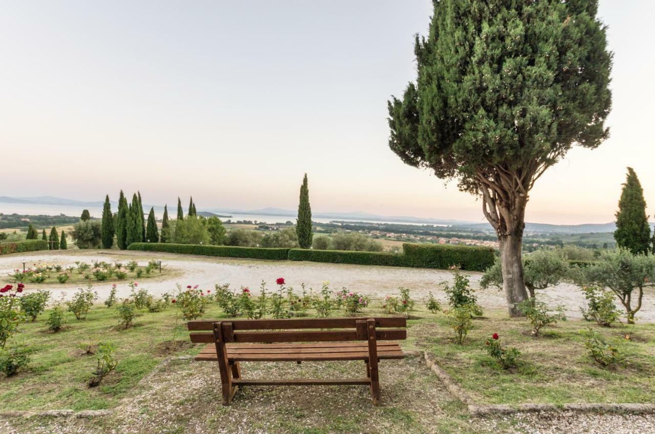 Готель Relais Borgo Torale Пассіньяно-суль-Тразімено Екстер'єр фото