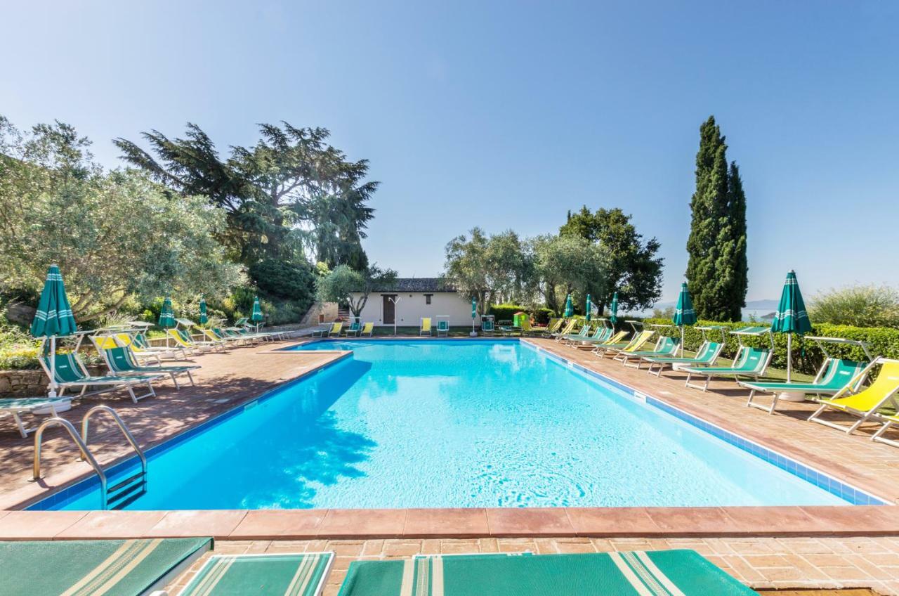 Готель Relais Borgo Torale Пассіньяно-суль-Тразімено Екстер'єр фото