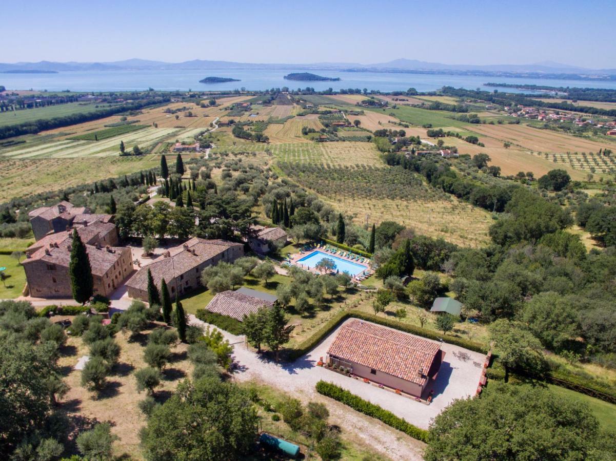 Готель Relais Borgo Torale Пассіньяно-суль-Тразімено Екстер'єр фото