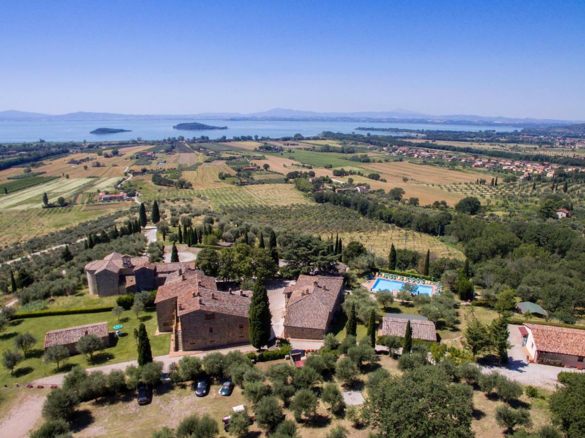 Готель Relais Borgo Torale Пассіньяно-суль-Тразімено Екстер'єр фото