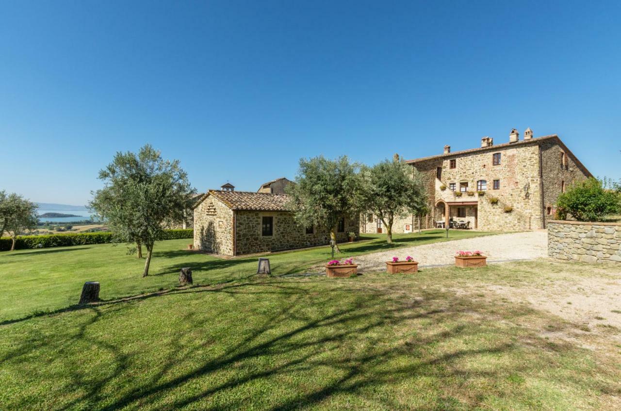 Готель Relais Borgo Torale Пассіньяно-суль-Тразімено Екстер'єр фото
