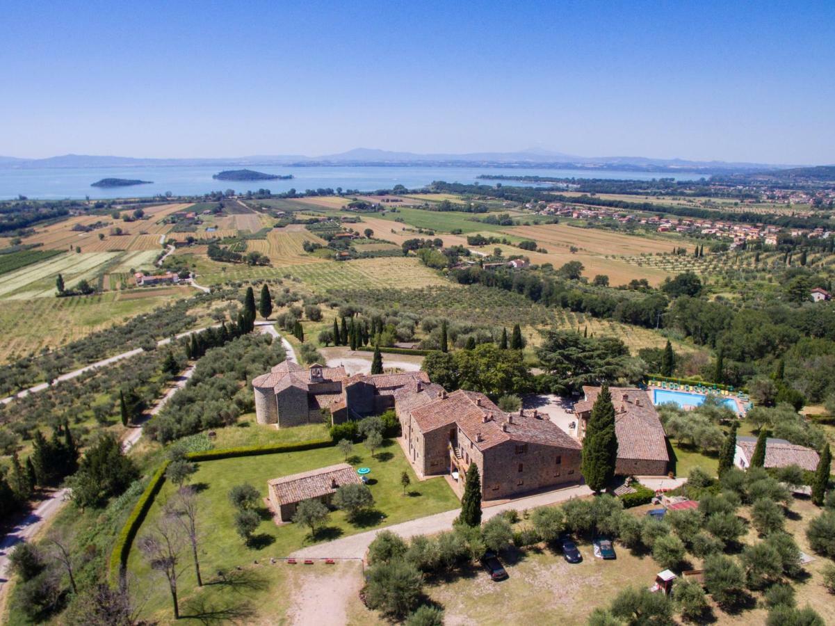 Готель Relais Borgo Torale Пассіньяно-суль-Тразімено Екстер'єр фото